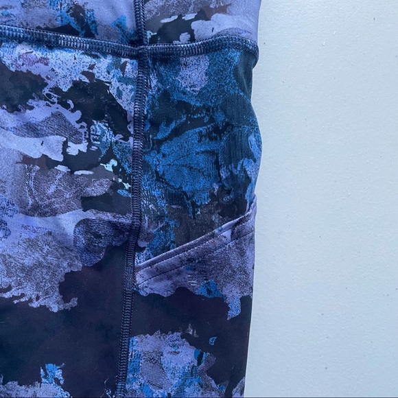 Blue Floral Lululemon Fast & Free 7/8 Tight - size 4 - Picture 4 of 7